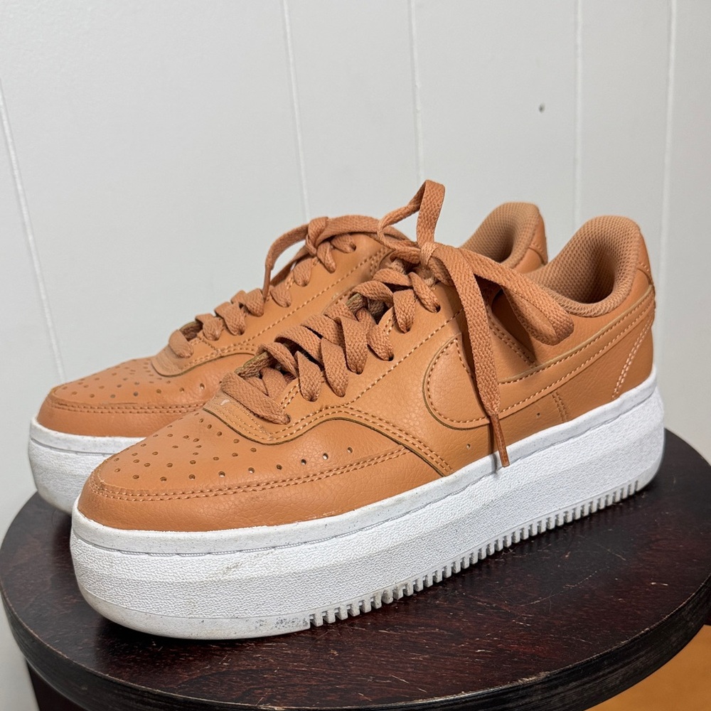 Nike sneakers women’s 8 platform pink